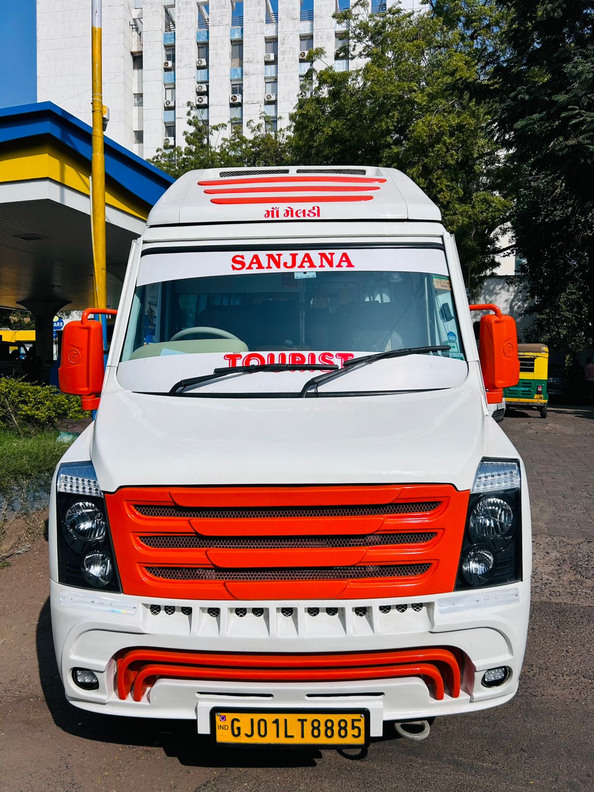 Traveller 14 Seater